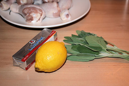 Куриные голени с лимонно-шалфейным маслом: шаг 1