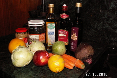 Салат из овощей и фруктов в двух маринадах: шаг 1
