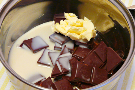 Шоколадно-коньячная помадка с маршмеллоу, орехами и печеньем.: шаг 1