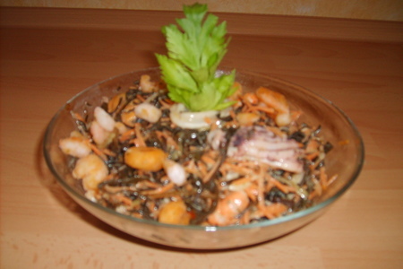 Морская капуста с морепродуктами и корейской морковью: шаг 5