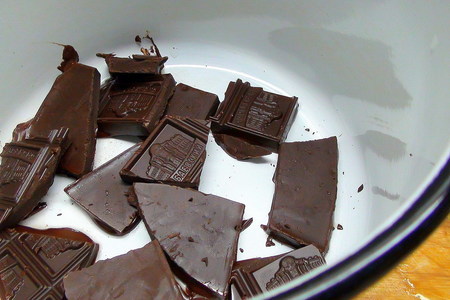 Печенье с ирисками, орехами и шоколадом. в белом и чёрном исполнении.: шаг 7
