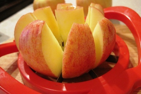 Песочный яблочный пирог с пряной лимонно-медовой заливкой: шаг 2