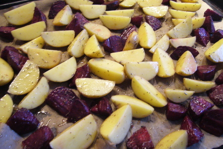 Салат с запеченными и маринованными свеклой и картошкой: шаг 7
