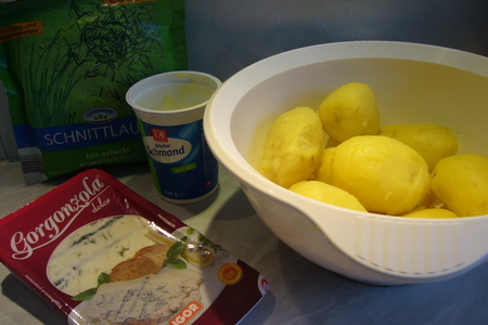 Картофель, запеченный под горгонзоловым кремом: шаг 1