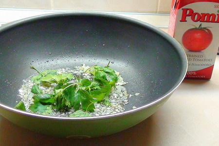 Фасоль, тушённая в томате с домашними «колбасками».: шаг 8