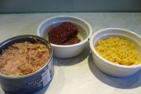 Суп с тунцом, сушеными томатами  и ракушками (из серии „быстрые супы“): шаг 1