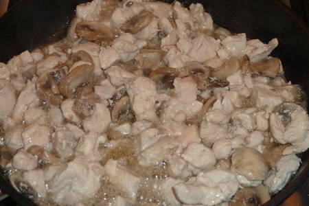 Фузилли с курицей и грибами в соусе с гарам масалой: шаг 3