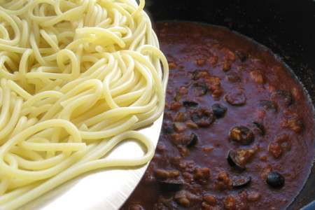 Спагетти с анчоусами (spaghetti alla puttanesca).: шаг 7