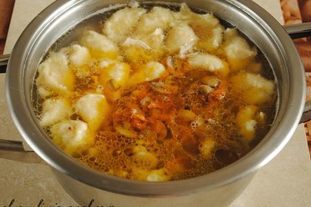 Гречневый суп с грибами и картофельными клёцками: шаг 3