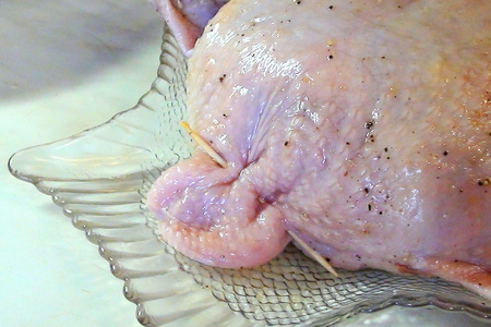 Курица без костей с начинкой из квашеной капусты, тефтелек и копчёных колбасок. мега вкусно!: шаг 6