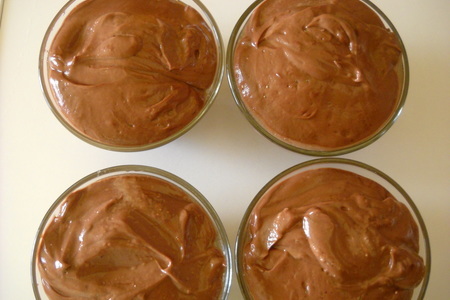 Порционные карамельные и шоколадные пирожные, приготовленные на пару: шаг 15