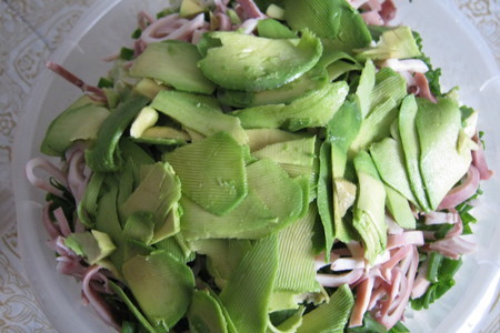 Салат с кальмарами и авокадо: шаг 8