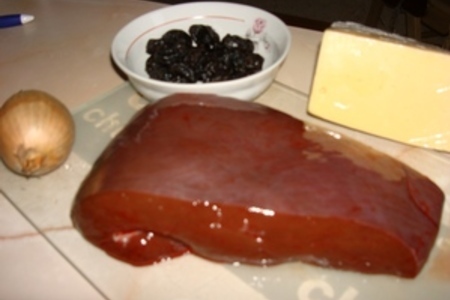 Печеночный паштет с сыром, орехами и "пьяным" черносливом: шаг 1