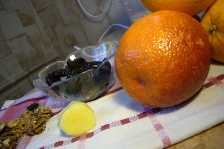 Масляные блинчики с марокканским соусом с черносливом и грецкими орехами.: шаг 1