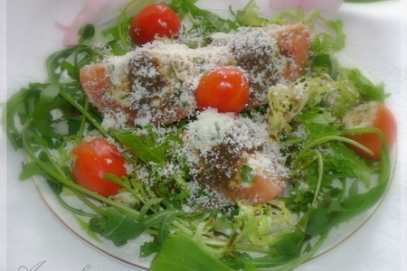 Салат с фаршированными помидорами+салат с фаршированным авокадо (дуэль): шаг 6