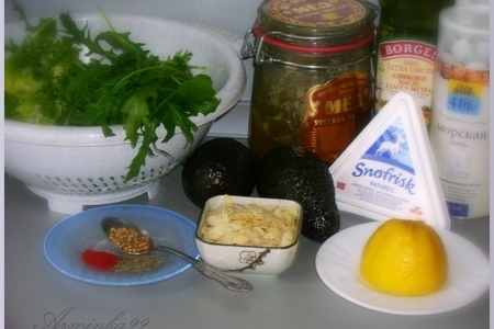 Салат с фаршированными помидорами+салат с фаршированным авокадо (дуэль): шаг 7