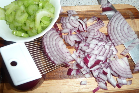 Свиные ребрышки, маринованные в гранатовом соке с мелкорубленными овощами ( подойдет любое мясо): шаг 4