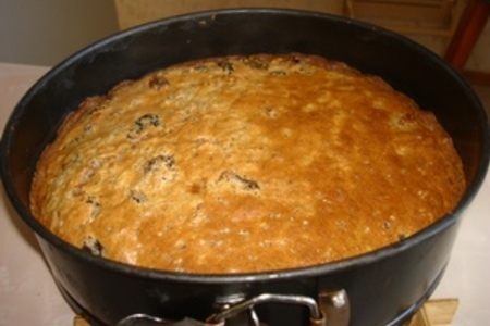 Ореховый пирог с черносливом: шаг 8