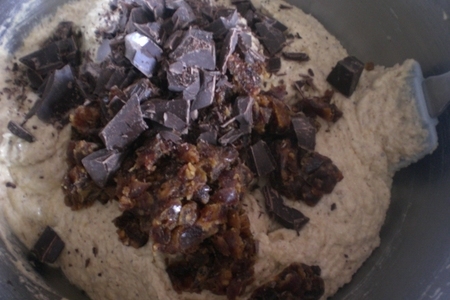 Сирийский манно-ореховый торт с шоколадом и финиками: шаг 14
