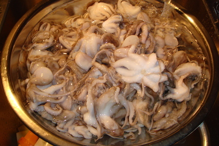 Мини осьминоги в остром соусе с чесночными гренками: шаг 7