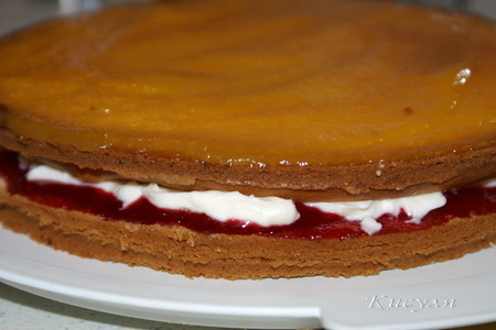 Малиново-персиковый  бисквитный торт на белках: шаг 9