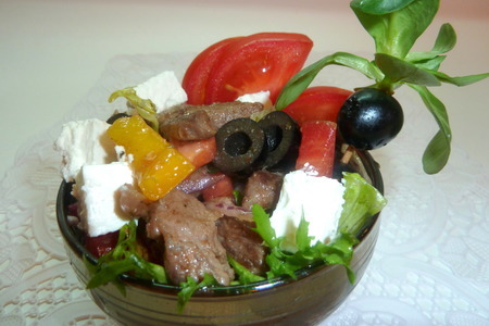 Салат "балканский" с бараниной, фетой, свежими овощами и присказкой: шаг 9