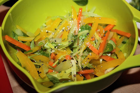 Фруктово-овощной салат с нежным корном от «белой дачи»: шаг 4