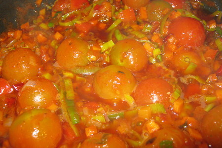 Макарошки-перышки с соусом из овощей с черри + пангасиус в панировке)))): шаг 5