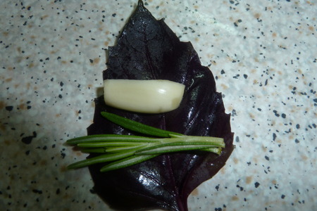 Сибас с чесночно-розмариновым ароматом, запеченный с овощами: шаг 4