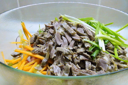 Острый овощной салат с куриными желудками.: шаг 3