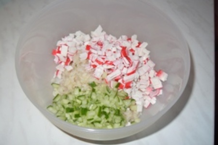 Крабовый салат: шаг 6