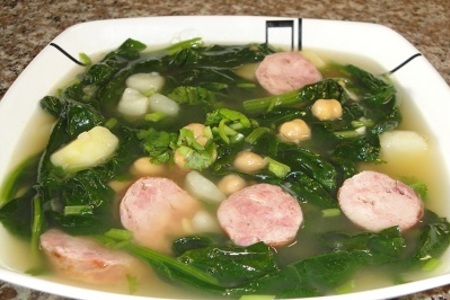 Нутовый суп с шпинатом и колбасками для гриля: шаг 8