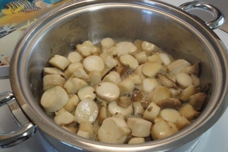 Кремовый суп с грибами и тунцом: шаг 3