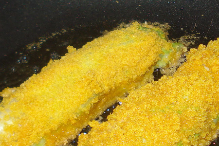 Сосиски в капусте, обжаренные в сухарях: шаг 4