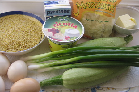 Запеканка "три сыра" с кабачком и пастой (zucchini pasta bake ).: шаг 1
