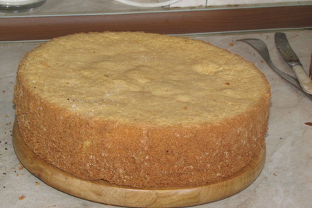 Высокий пышный бисквит из киселя и клубничный торт: шаг 6