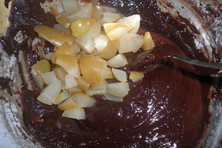 Шоколадный торт с грушами в вине и карамельным бальзамическим соусом: шаг 6