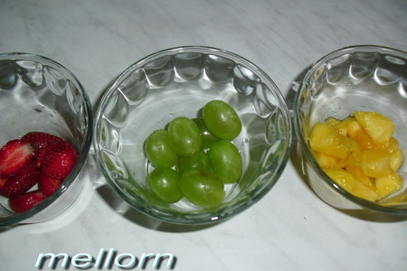 Десерт из запеченной ряженки с фруктами и ягодами: шаг 2