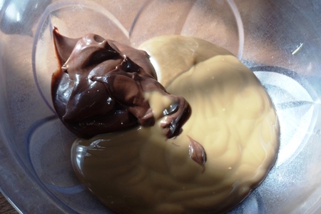 Рулет клубника с кофейно-шоколадным кремом: шаг 4