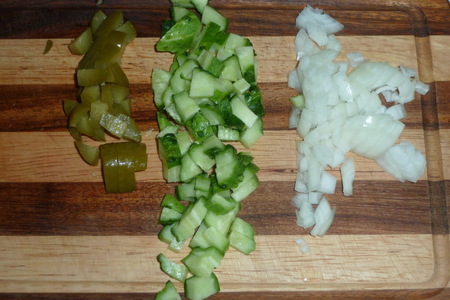 Тёплый салат из молодого картофеля, свежих и маринованных овощей для леночки ( mama elena): шаг 1