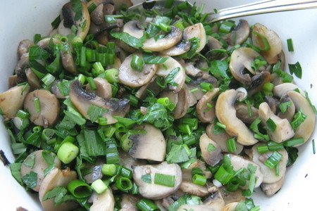 Помидорно-грибной салат: шаг 2