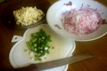 Салат с сыром, редиской и зелёным луком "настроение": шаг 1