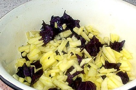 Салат с креветками и базиликом: шаг 4