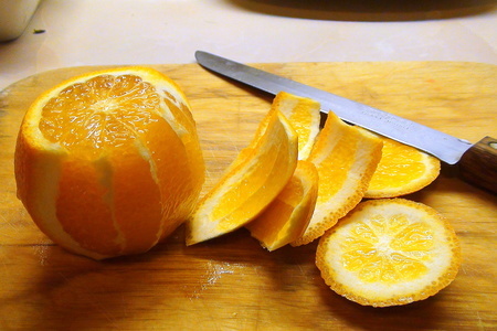 Крем-брюле флан с апельсиновой карамелью-соусом и клубникой.: шаг 9