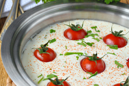 Нежная творожно-сырная запеканка с помидорами-черри, приготовленная на пару.: шаг 10