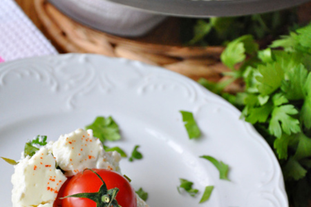 Нежная творожно-сырная запеканка с помидорами-черри, приготовленная на пару.: шаг 11