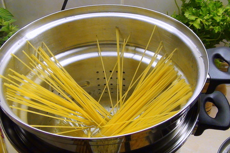Спагетти с чоризо и жаренным яичным кремом.: шаг 6