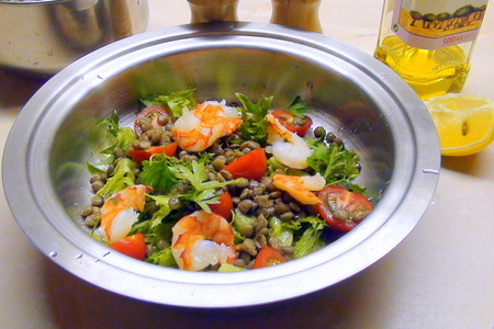 Кростини с чечевичной пастой и свежим креветочным салатом.: шаг 8