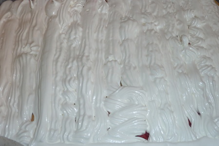 Пирожное " облачко" с миндалем и красной смородиной: шаг 10
