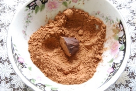 Трюфели от пьера эрме "два шоколада с карамелью на соленом масле": шаг 8